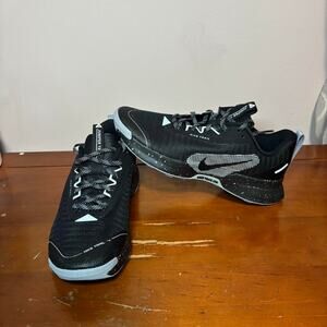Nike trail atg sneaker black size 8 women